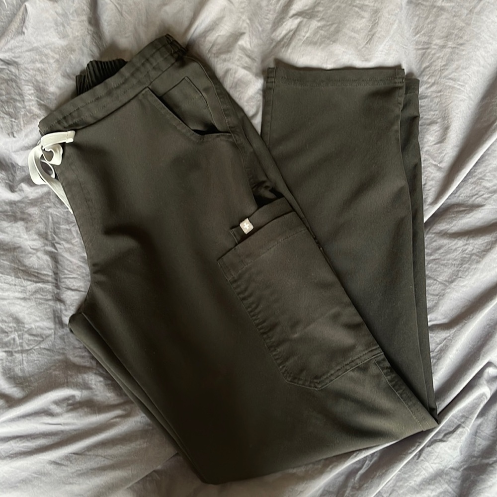Figs Scrub Pant: Yola Skinny Leg (generation 1)